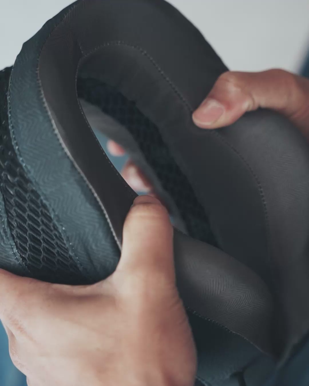 Evolution Cool® Cooling Neck Support Pillow – Cabeau